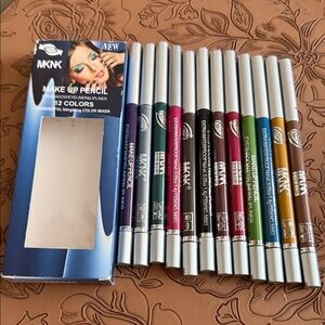 MKNK MULTI MAKEUP Pencil Set -EYESHADOW, eyeliner, lip liner 🆕